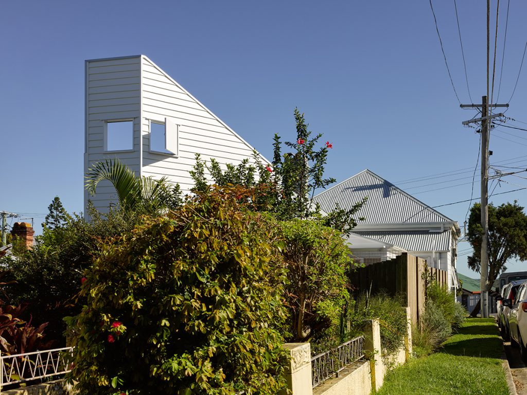 Modern Retreat Behind Brisbane Iconic Worker's Cottage, Kelvin Grove